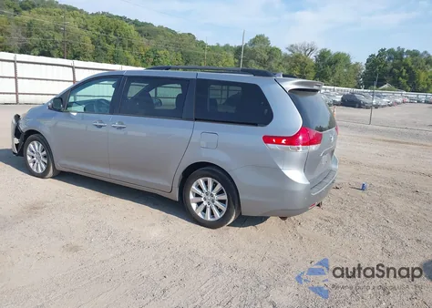 2013 Toyota Sienna Limited 7 Passenger z USA, uszkodzony, nr VIN 5TDDK3DCXDS069170